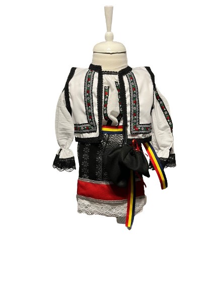 Costum traditional fete premium, negru/rosu/alb, 6 piese [1]