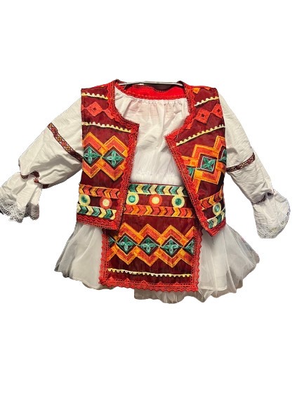 Costum traditional fetite cu vesta, broderie alb/rosu, 5 piese [1]