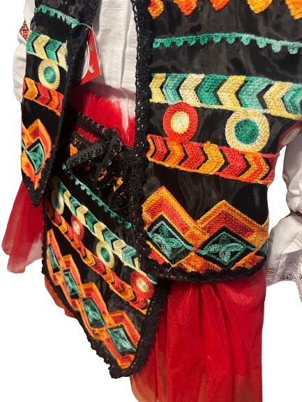 Costum traditional fetite cu vesta, culoare alb/rosu/negru, 5 piese [3]