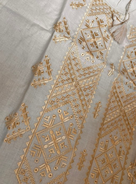 Ie, crem, broderie cu motive traditionale aurii, femei [3]