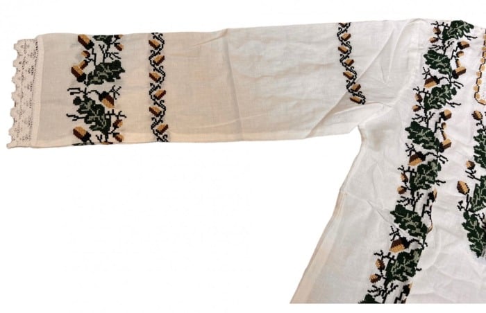 Ie traditionala , alba, broderie cu motiv floral galben/negru, femei [3]