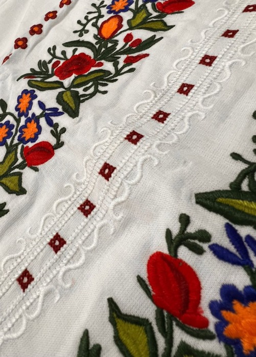 Ie traditionala , alba, broderie cu motiv floral rosu/galben, femei [2]