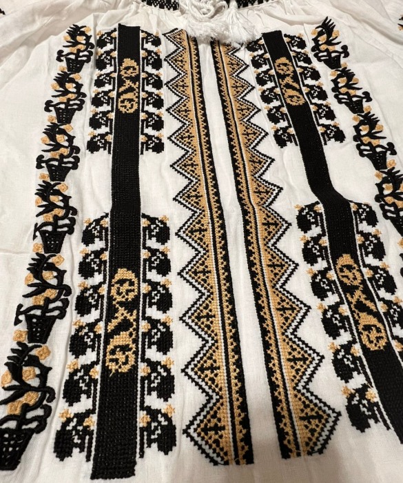 Ie traditionala , alba, broderie negru/auriu, femei [3]