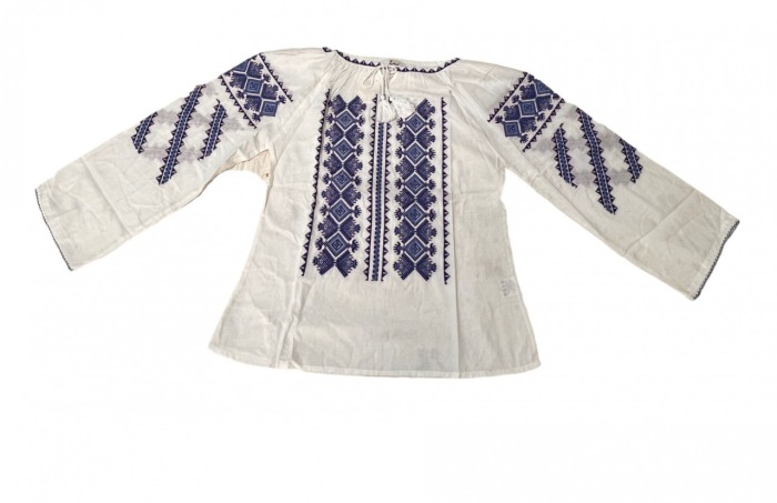 Ie traditionala , alba, broderie romb albastra, femei [1]