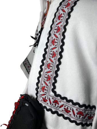 Costum popular cu paltonas, broderie alb/rosu [2]