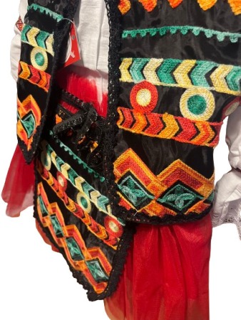 Costum traditional fetite cu vesta, culoare alb/rosu/negru, 5 piese [2]