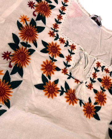 Ie traditionala , alba, broderie cu motiv floral, femei [3]