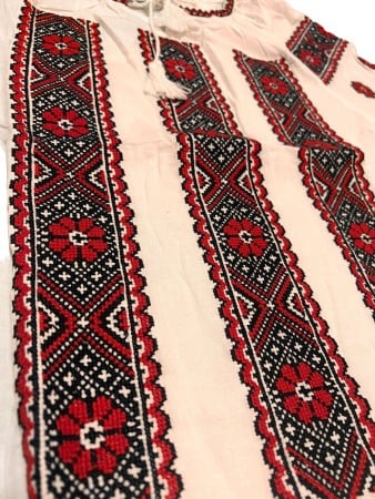 Ie traditionala , alba, broderie cu motive traditionale rosu/negru, femei [2]
