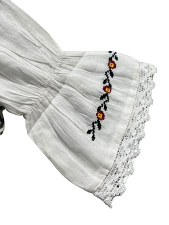 Ie traditionala , alba, broderie multicolor cu flori, femei [1]