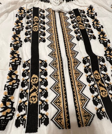 Ie traditionala , alba, broderie negru/auriu, femei [2]