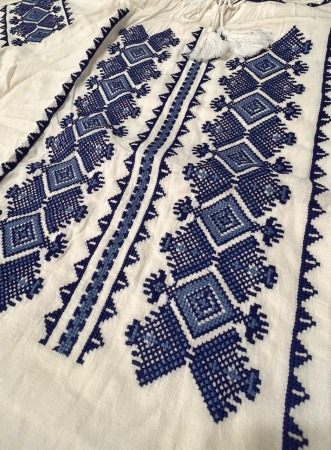 Ie traditionala , alba, broderie romb albastra, femei [2]
