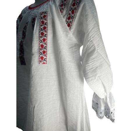 Ie traditionala fete, alba, broderie rosie [2]
