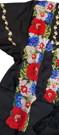 Ie traditionala, neagra, broderie cu motiv floral multicolor, femei [1]