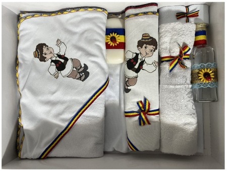 Trusou botez traditional baieti, culoare alb-tricolor, setul contine 8 piese [1]