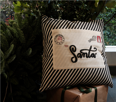 Perna decorativa  CHRISTMAS IS ALL AROUND ,45X45 cm [1]