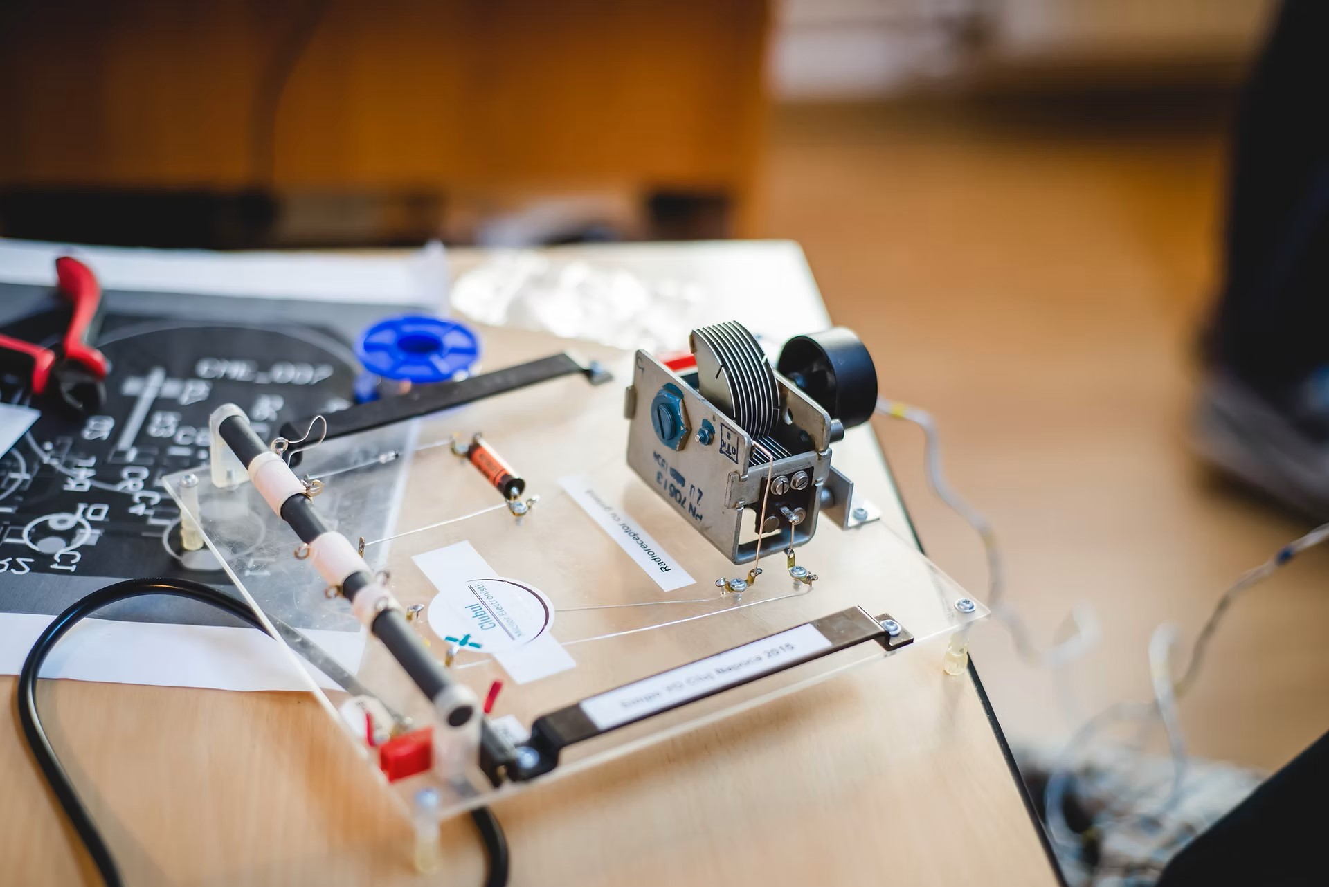 Cum îți construiești un radio fără baterii în 2026?
