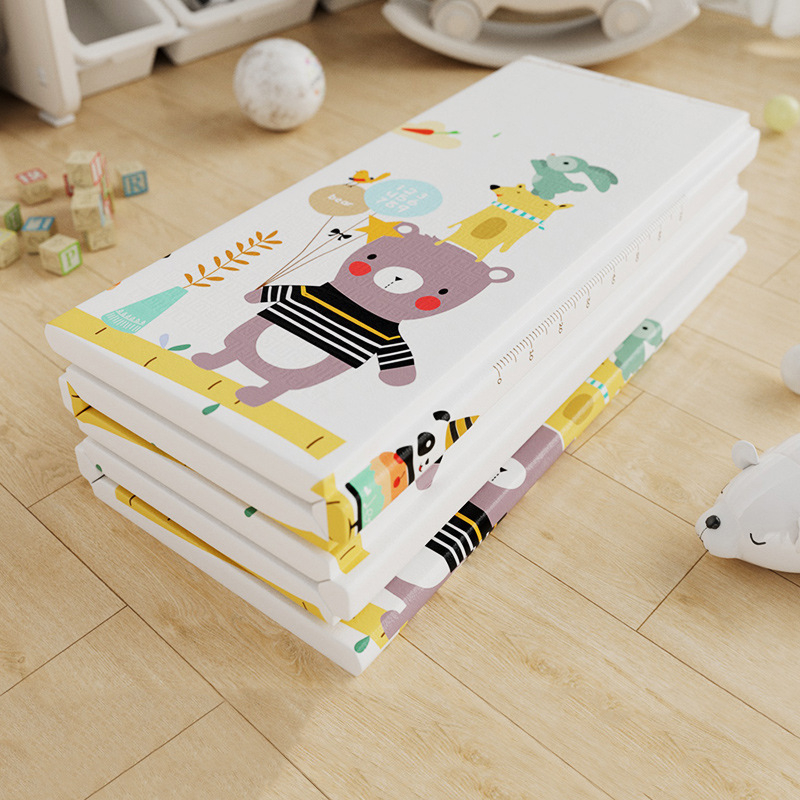 Covoras de joaca pliabil de dimensiuni 200cm x 180cm x 20 mm, care ofere o experienta captivanta si educativa pentru copii [2]