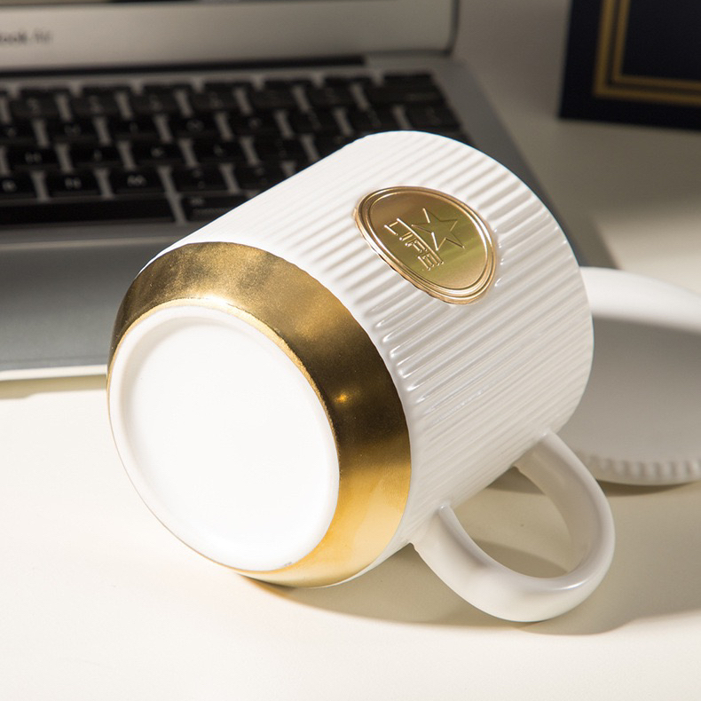 Set cadou pentru cafea, termos minimalist 500 ml, cană ceramică cu accente aurii, multicolor [4]