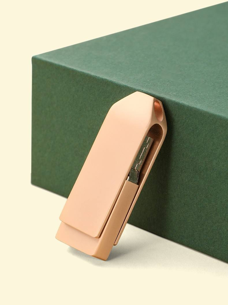 Set de birou elegant cu agenda din piele ecologica, pix metalic si stick USB – alegerea perfecta pentru cadouri business rafinate [3]