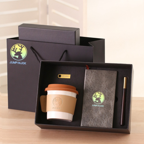 Seturi pentru cadouri - Set Cadou Business Elegant – Agenda Premium, Cana Termica si Pix Metalic