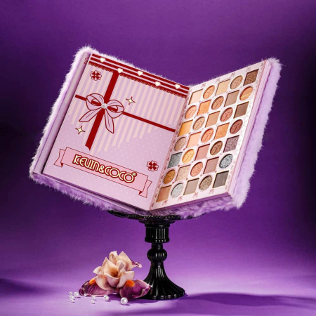 Paleta de Machiaj Tip Carte KEVIN & COCO , Model Purple Plush Bow Palette, 82 Culori, Trusa Completa pentru Ochi si Fata, Farduri, Blush, Iluminator si Contur, Design Catifelat cu Fundita, 22.8 x 17.4 [5]