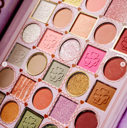Paleta de Machiaj Tip Carte KEVIN & COCO , Model Purple Plush Bow Palette, 82 Culori, Trusa Completa pentru Ochi si Fata, Farduri, Blush, Iluminator si Contur, Design Catifelat cu Fundita, 22.8 x 17.4 [2]