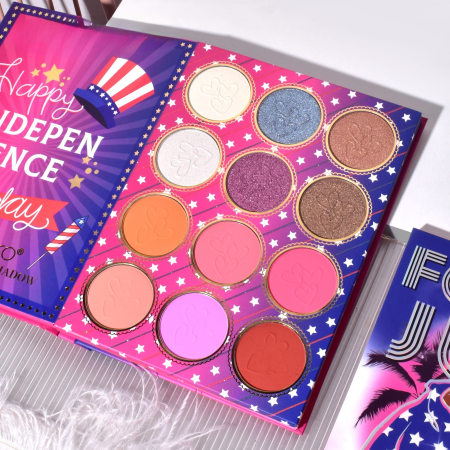 Trusa de Machiaj Profesionala Kevin&Coco Cool Girl Book, 82 Culori, Paleta All-in-One pentru Ochi si Fata, Farduri Mate, Sidefate si Glitter, Blush si Iluminatoare, Pigmentare Intensa, 16 x 21.5 x 2.5 [4]