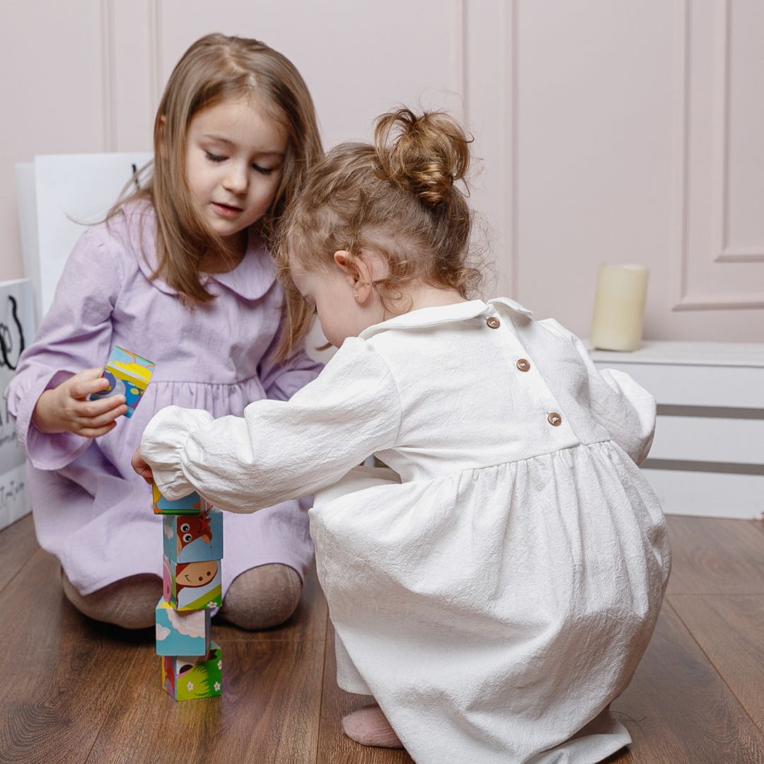 Set Premium din Bumbac 100% Certificat „Mica Printesa” Nidom – Rochita cu Nasturei, Bentita si Botosei (Fabricat in Romania) [2]