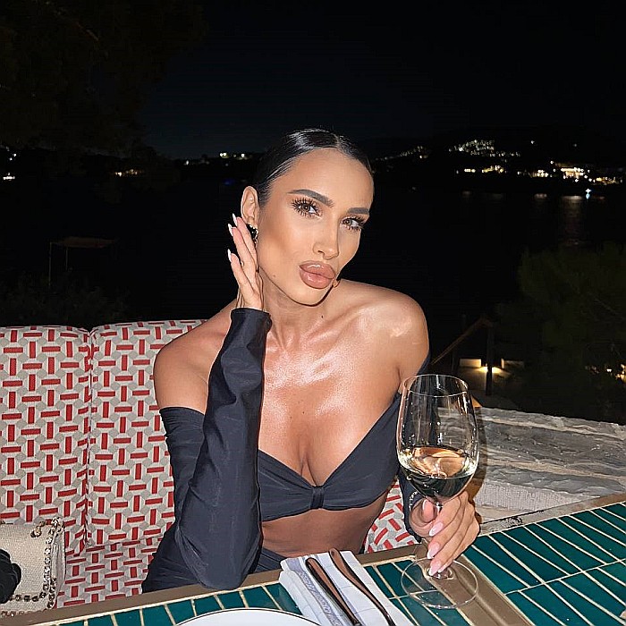 Top Dama Cu Umerii Goi Si Maneca Lunga Negru Lycra - Welly [2]