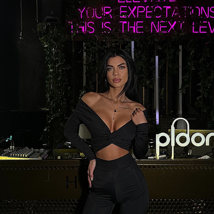 Top Dama Cu Umerii Goi Si Maneca Lunga Negru Lycra - Mia [5]