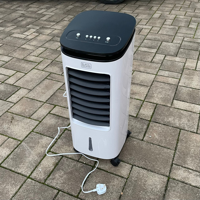 Aparat de răcire portabil marca BLACK+DECKER, model BXAC65001G [4]