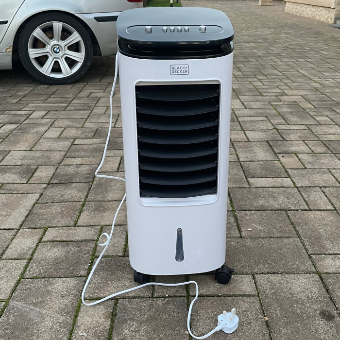 Aparat de răcire portabil marca BLACK+DECKER, model BXAC65001G [3]
