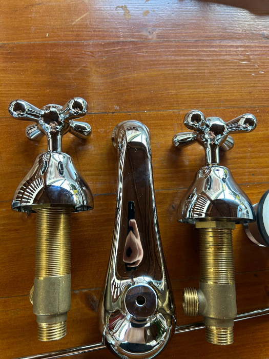 Baterie pentru baie Liberty 211, finisaj cromat [2]