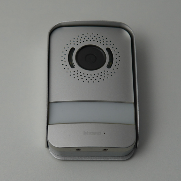 Bticino 317013 Kit Videointerfon Butonieră Externă cu Clopoțelși Cameră [2]