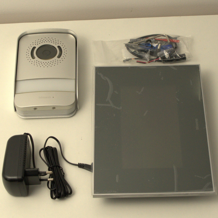 Bticino 317013 Kit Videointerfon Butonieră Externă cu Clopoțelși Cameră [4]