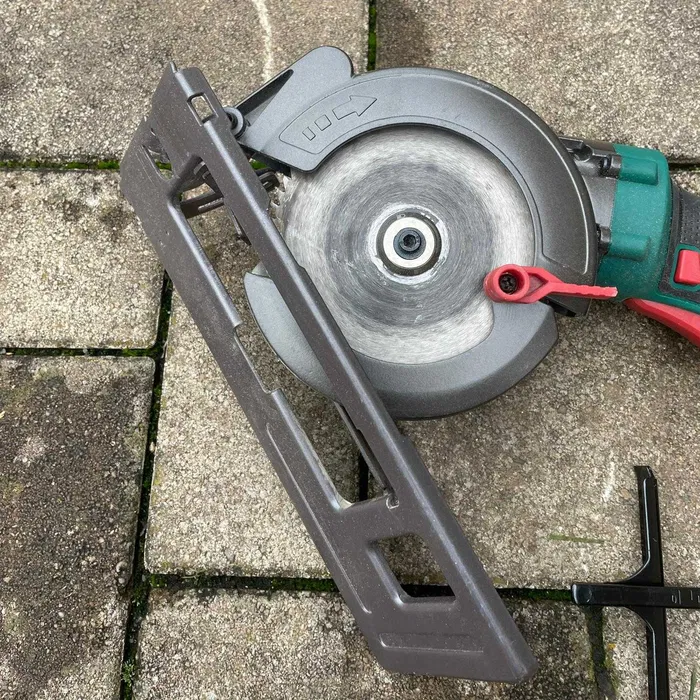 Fierăstrău circular HYCHIKA 18V fara acumulator, 3 lame, ghidaj laser [3]