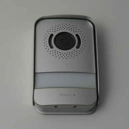 Bticino 317013 Kit Videointerfon Butonieră Externă cu Clopoțelși Cameră [1]