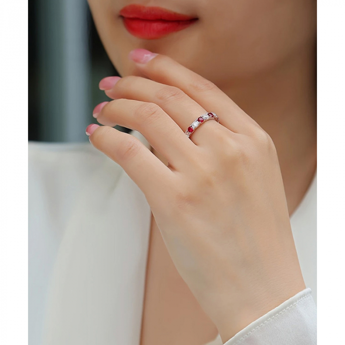 Inel cu diamante moissanite si rubine de laborator [2]