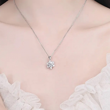 Colier floare din argint cu diamante moissanite [1]