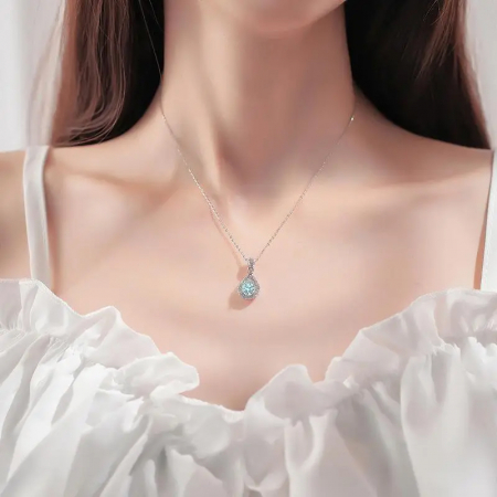 Colier din argint cu pandantiv in forma de lacrima si diamant Moissanit bleumarin de 1 karat [1]