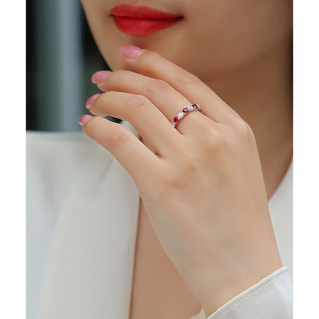 Inel cu diamante moissanite si rubine de laborator [1]