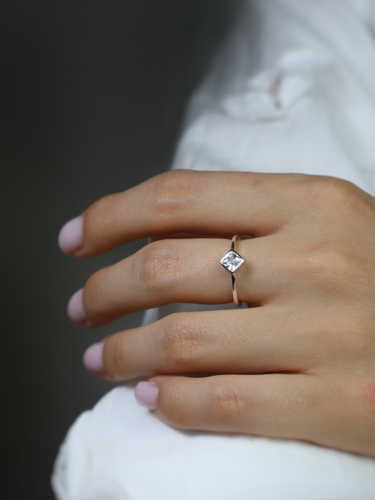 inel-edge-geometric-argint-925-cristale-zirconia-design-modern-minimalist-bezel-nobelini [2]