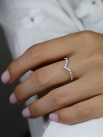 inel-chevron-v-argint-925-cu-cristale-zirconia-stralucitor-elegant-minimalist-nobelini [1]