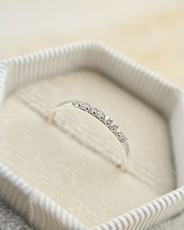 inel-minimalist-subtire-argint-925-cu-cristale-zirconia-design-minimalist-nobelini [3]