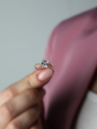 inel-quadra-argint-piatra-centrala-elegant-minimalist-nobelini [1]