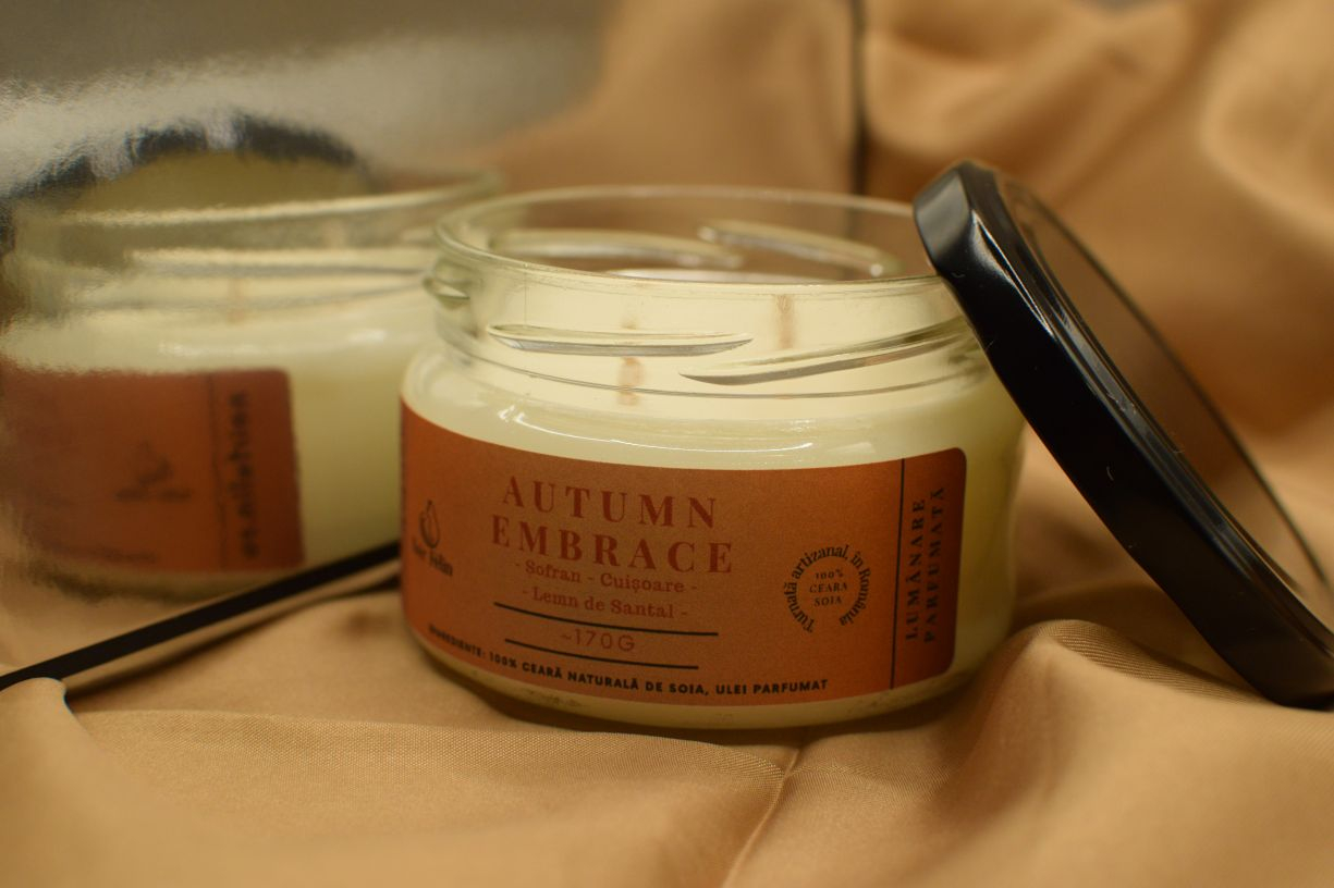 Lumanare parfumata soia Autumn Embrace - Sofran, Cuisoare, Lemn de Santal, ceara naturala, handmade [4]