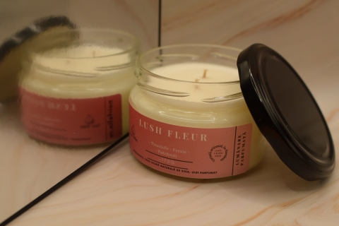 Lumanare parfumata soia Lush Fleur - Trandafir, Frezie, Pacthouli, ceara naturala, handmade [3]