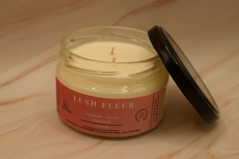 Lumanare parfumata soia Lush Fleur - Trandafir, Frezie, Pacthouli, ceara naturala, handmade [2]