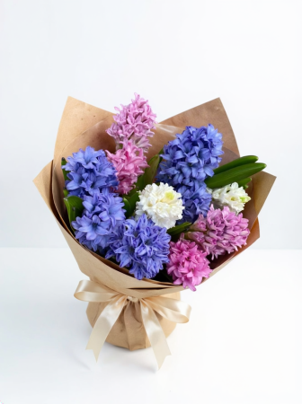 Primăvară & 1–8 Martie - Buchet Zambile 9 Fire