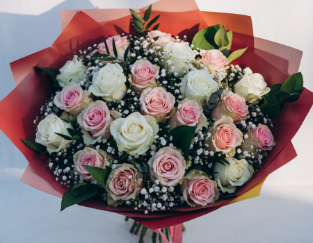 Mix - Buchet 39 trandafiri alb roz gypsophila